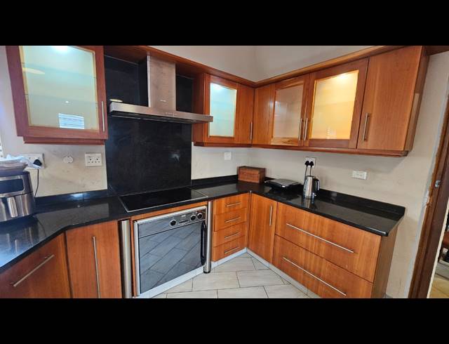 5 BEDROOM HOUSE FOR SALE IN FAIRVIEW